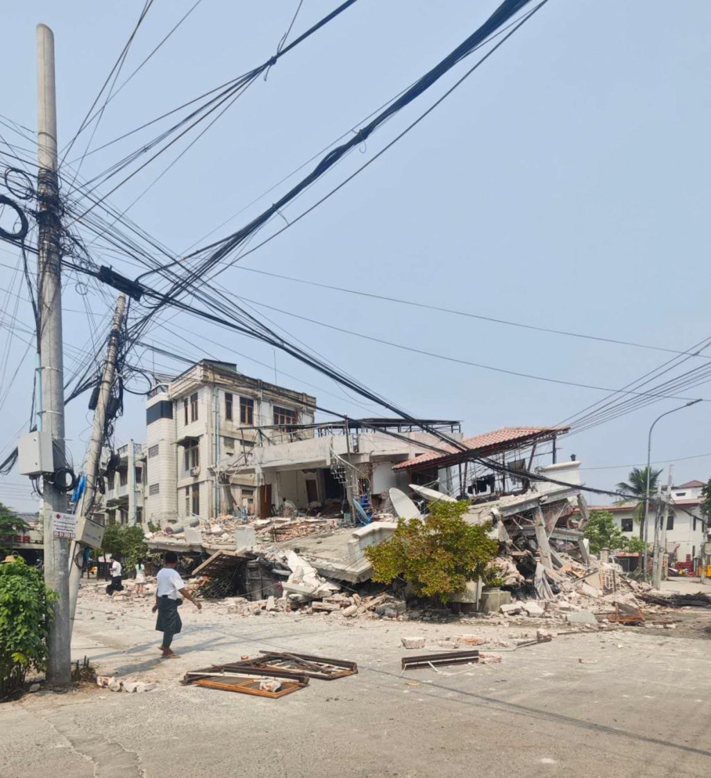 第1现场｜缅甸局地进入紧急状态，首都内比都幸存者等待救治