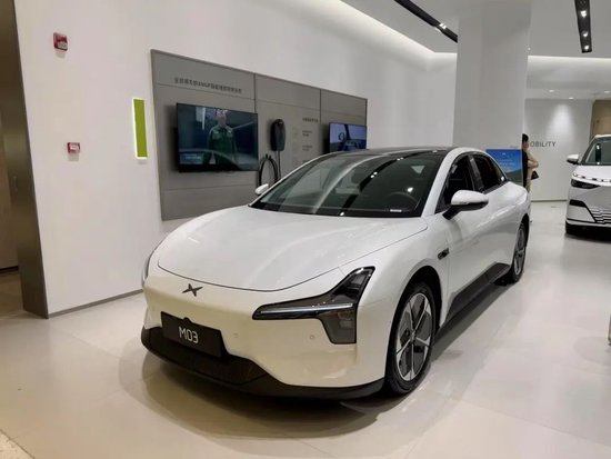 零跑创纪录，理想降目标！魏牌时隔7年重回万辆，新势力暗战白热化